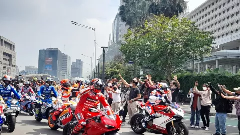 Masuk Parade MotoGP di Jakarta, Ojek Online Ini Langsung Viral - GenPI.co