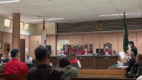 Suara Lantang Adam Deni: Wakil Rakyat Mengkriminalisasi Rakyatnya - GenPI.co