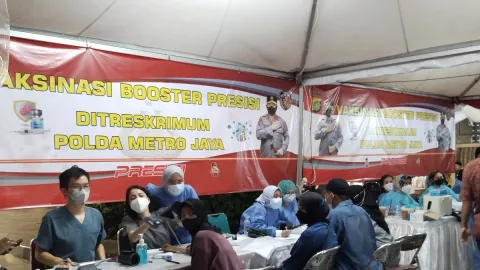 Vaksinasi Gratis di Masjid Istiqlal, Reaksi Warga Tak Disangka - GenPI.co