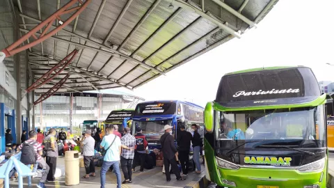 Tiket Kereta Sold Out, Banyak Pemuda Pilih Transportasi Mudik Bus - GenPI.co