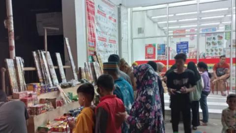 Penjual Petasan Banting di Ngawi Raup Untung Besar saat Ramadan - GenPI.co