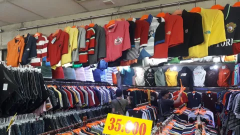 Produk Paling Dicari Anak Muda di Thrift Store Pasar Baru - GenPI.co