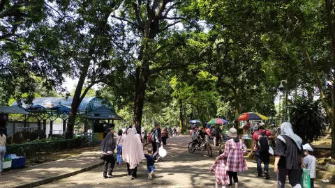 Wisata di Pusat Primata Schmutzer Ragunan, Tiketnya Murah Banget! - GenPI.co