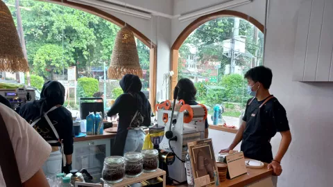 Tempat Nongkrong BSD, ke Kafe Sedari Kopi dan Teh Saja - GenPI.co