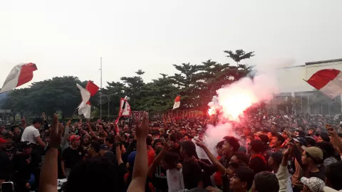 Pandemi Covid-19 Landai, Fans Sepak Bola Ingin Nonton di Stadion - GenPI.co