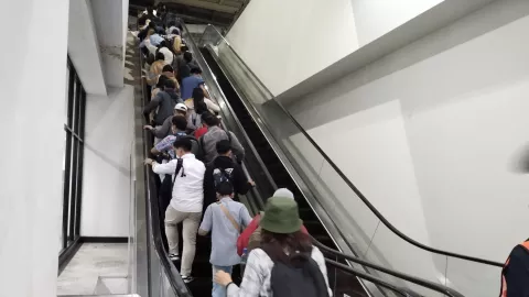 Penumpang Membeludak, Eskalator Stasiun Manggarai Sempat Error - GenPI.co