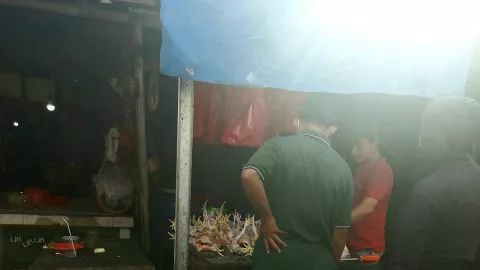 Harga Daging Ayam Merangkak Naik, Pedagang Risau - GenPI.co