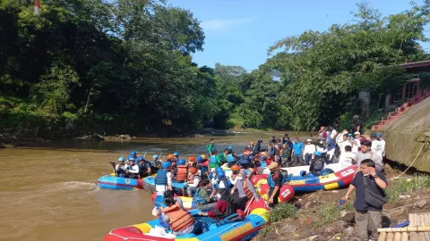 Aksi Bersih di Sungai Ciliwung Kumpulkan 1,35 Ton Sampah - GenPI.co