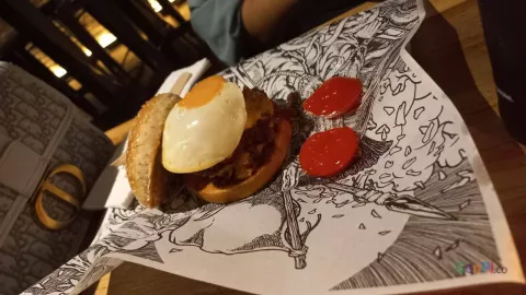 Lawless Burger, Surga Bagi Pencinta Burger Daging Melimpah - GenPI.co