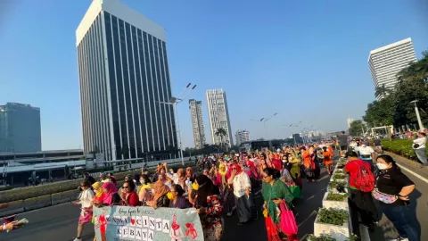 Retno Marsudi: Perempuan Harus Bangga Mengenakan Kebaya - GenPI.co