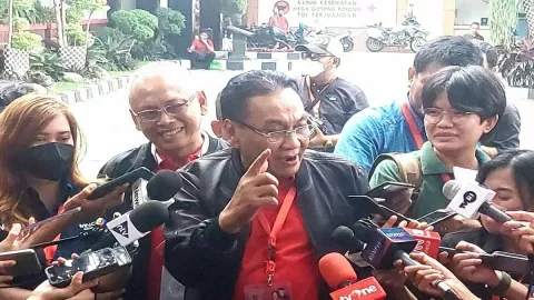 Bambang Pacul Ungkap Arti Salam Komando dengan Ganjar Pranowo - GenPI.co