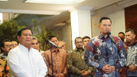 Ditanya Koalisi dengan Partai Demokrat, Prabowo Malah Ngakak - GenPI.co