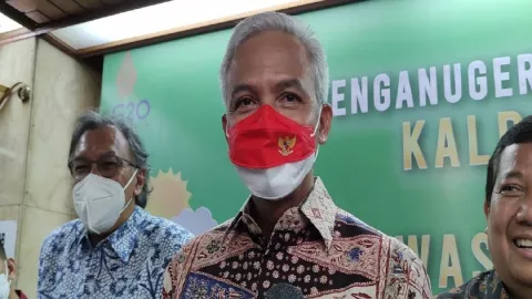 Ganjar Puncaki Survei Capres SMRC, Jauh Tinggalkan Anies dan Prabowo - GenPI.co