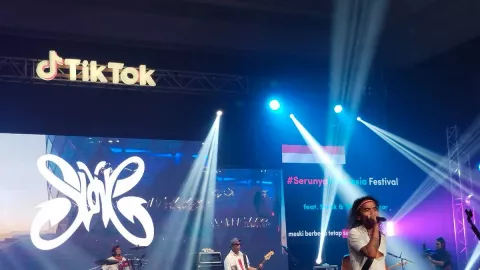 Slank Meriahkan TikTok Festival, Penonton Histeris - GenPI.co