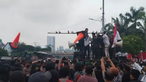 PMII Bawa 4 Tuntutan saat Demo Tolak Kenaikan Harga BBM di DKI Jakarta, Ini Isinya - GenPI.co
