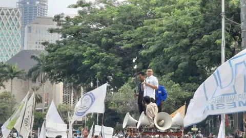 Ricuh Demo BEM SI, Perwakilan KSP Temui Massa, Saling Adu Mulut - GenPI.co