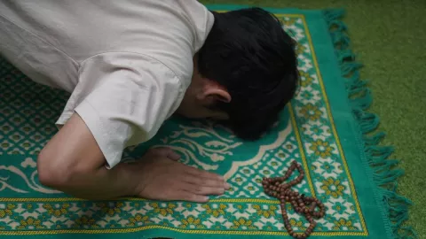 Doa Ampuh Waktu Sujud Saat Salat, Bikin Hajat Cepat Dikabulkan - GenPI.co