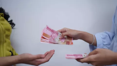 Politik Uang Akan Menghantui Pemilu di Indonesia - GenPI.co