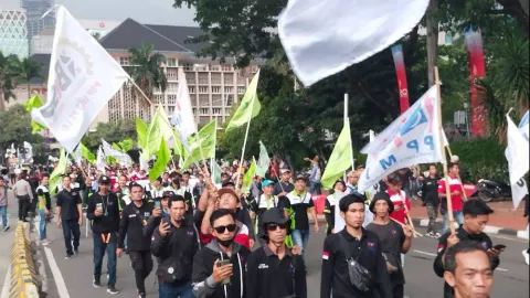 Demo Tolak Kenaikan BBM, Aliansi Buruh Long March dari Puncak Pass Bogor - GenPI.co
