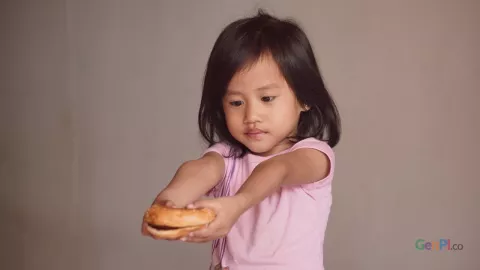 Gangguan Makan pada Anak Bisa Disebabkan Stres, Kata Psikolog - GenPI.co