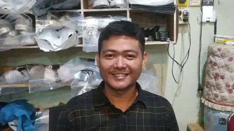 Sukses Bisnis Sepatu, Novrizal Wahyudi Raup Omzet Puluhan Juta Rupiah - GenPI.co