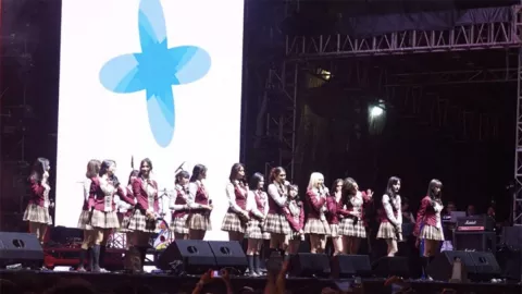 Tampil di Pestapora Hari Kedua, JKT48 Bawakan Lagu Heavy Rotation - GenPI.co