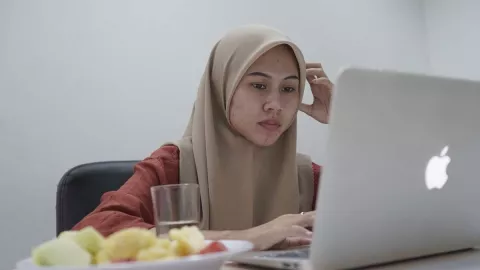 Nggak Bikin Gendut, 3 Camilan Rendah Kalori Cocok Dimakan Saat di Kantor - GenPI.co