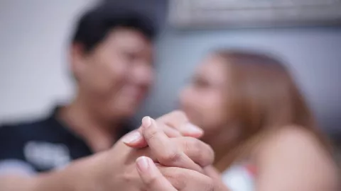 5 Perubahan Suami Saat Istri Hamil, Jangan Sampai Kaget! - GenPI.co