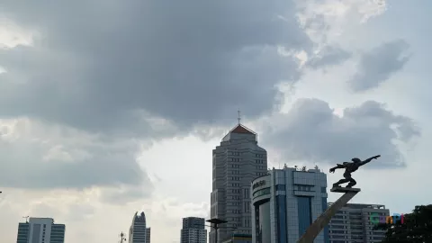 Sebagian Wilayah DKI Jakarta Hujan pada Sore Hari Ini, Semua Warga Diminta Waspada - GenPI.co