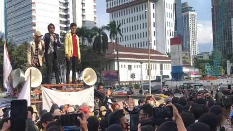 Massa BEM SI Desak Ketua KPK Firli Bahuri Diberhentikan - GenPI.co