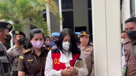 Tangisan Putri Candrawathi Pecah Disinggung Dugaan Pelecehan Seksual - GenPI.co
