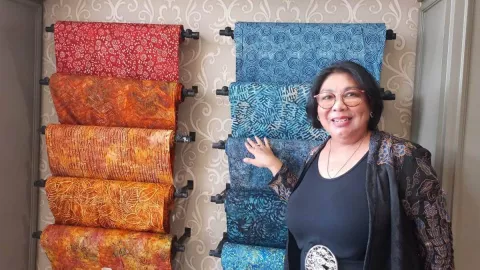 Salut, Henny Christiningsih Jembatani 150 UMKM Batik Naik Kelas - GenPI.co