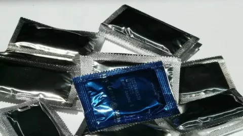 Pakar Kesehatan Sebut Penggunaan Kondom Harus Pas, Alasannya? - GenPI.co BALI