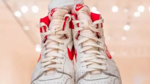 Terjual! Harga Sepatu Kets Michael Jordan Capai Rp21 Miliar - GenPI.co BALI