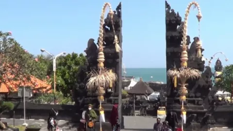 Bantu Ekonomi Pariwisata Bali, Dispar: Turis 5 Negara Wajib Ada - GenPI.co BALI