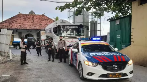 Dukung Vaksinasi Covid-19 Warga Lokal, Ini Tindakan Polisi Bali - GenPI.co BALI