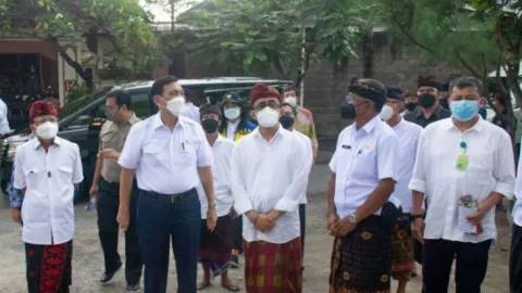 Peringatan Covid-19 Bali, Menteri Luhut Sebut Lansia Dilarang Ini - GenPI.co BALI