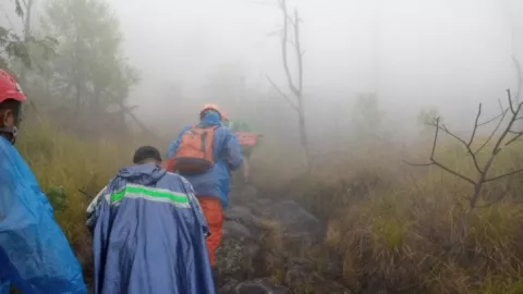 Muncul Air Terjun Dadakan di Gunung Agung Bali Jadi Tanda Waspada - GenPI.co BALI