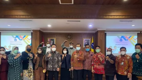 Pariwisata Bali Pandemi Covid-19, DPR: Wajib Ada Aturan Wisman - GenPI.co BALI