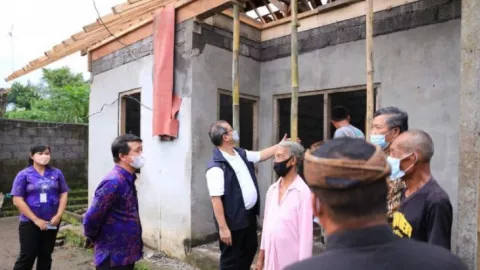 Bedah Rumah Klungkung Bali Dilihat Dirjen Fakir Miskin, Kenapa - GenPI.co BALI