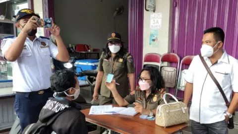 Bali Covid-19, Tim Yustisi Denpasar Hukum Banyak Pelanggar Prokes - GenPI.co BALI