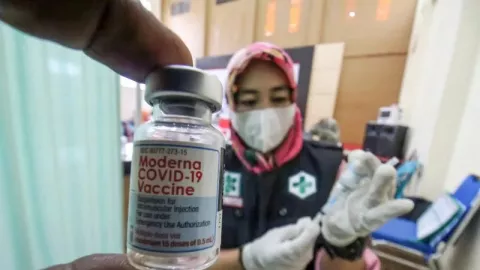 Stok Vaksin Booster Covid-19 Bali Terbatas, Target Utamanya Ini - GenPI.co BALI