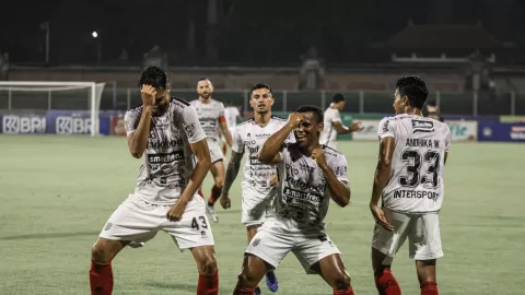 Hasil BRI Liga 1 Persebaya vs Bali United: Teco Pergi, Malah Sial - GenPI.co BALI