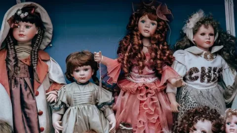 Anak Sering Melihat Konten Spirit Doll Bisa Berbahaya, Kenapa? - GenPI.co BALI