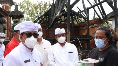 Kerugian Kebakaran Rp100 Juta, Bupati Tabanan Bali Beri Bantuan - GenPI.co BALI