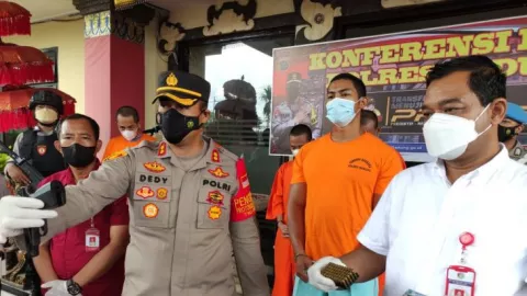 Punya Narkoba dan Senpi, Polisi Badung Bali Ciduk Pria Kekar Ini - GenPI.co BALI