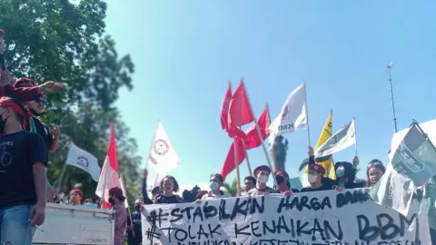 Demo Jokowi di DPRD, Mahasiswa Bali Murka Polisi Kirim Pecalang - GenPI.co BALI