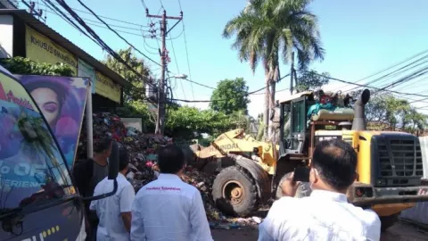 Sampah Menggunung di TPS Pulau Seram, Kata Pemkot Denpasar Bali? - GenPI.co BALI