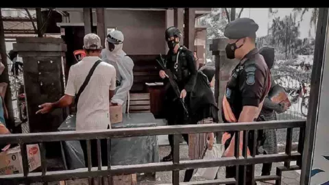 Pasukan Brimob Polda Bali Turun Gunung ke Gilimanuk, Ada Apa? - GenPI.co BALI