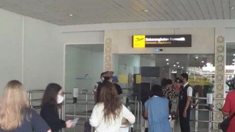 Puncak Arus Balik di Bandara Ngurah Rai, Sebegini Pergi dari Bali - GenPI.co BALI